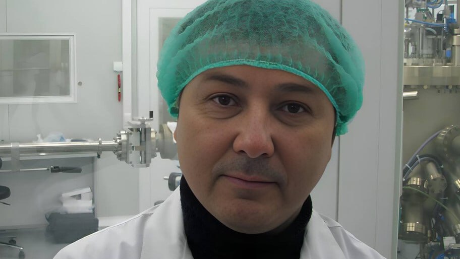 Студент ХГПУ запатентовал инновационную технологию обучения Магистрант Института информационных технологий Херсонского государственного педагогического университета Федор Марьясов разработал и запатентовал новую образовательную технологию. Федеральная служба по интеллектуальной собственности одобрила его заявку на изобретение под названием «Способ адаптивного обучения с использованием искусственного интеллекта, нейротехнологий и мультимодальных данных». Технология сочетает VR/AR-решения, блокчейн и голосовые ассистенты для создания персонализированной обучающей среды. Система анализирует данные и автоматически подстраивается под индивидуальные особенности учеников, повышая эффективность усвоения материала. Как отметили в администрации Херсонской области, разработка имеет потенциал для внедрения в цифровые образовательные платформы как регионального, так и федерального масштаба. Это открывает новые возможности для модернизации системы обучения с применением передовых технологий. , VK и ОК и читайте новости на нашем сайте