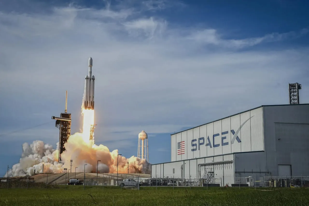 Reuters IPO SpaceX состоится уже 12 июня По информации издания площадкой выбрана Nasdaq Эксперты оценивают масштаб капитализации на бирже в 1 75 триллиона