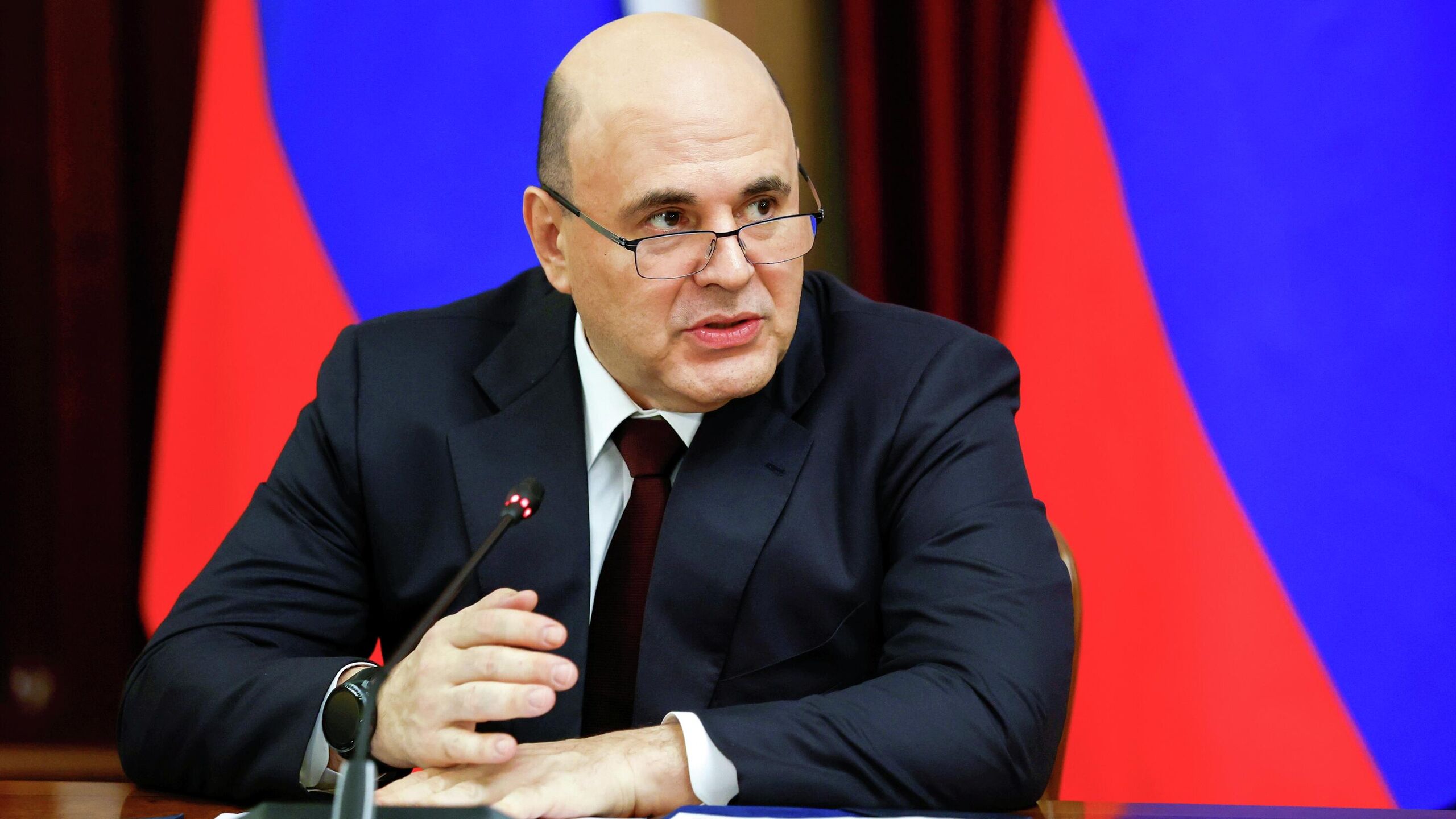 Премьер министр РФ Михаил Мишустин утвердил концепцию содействия развитию добровольчества в России Утвердить прилагаемую Концепцию содействия развитию добровольческой волонтерской деятельности в РФ до 2030 года говорится в распоряжении опубликованном на официальном портале правовых актов Согласно концепции к 2030 году не менее 45 молодых россиян будут вовлечены в волонтерскую деятельность Среди задач развития добровольческой и общественной деятельности указаны такие меры как совершенствование нормативного правового регулирования и системы мониторинга сферы волонтерства и общественной деятельности развитие международного сотрудничества в сфере добровольчества повышение эффективности взаимодействия органов власти бизнеса СМИ и социальных коммуникаций с волонтерами и другие