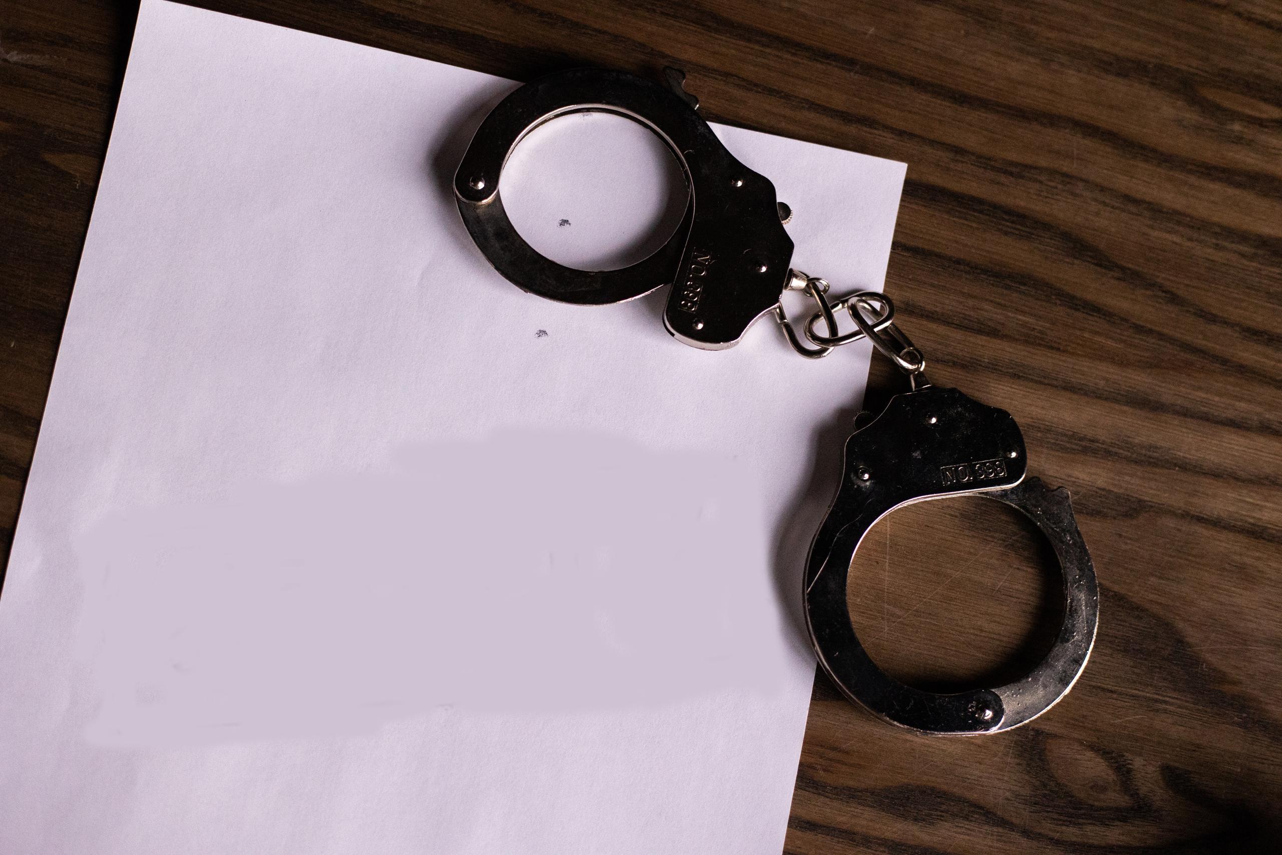 Госдума приняла закон об ужесточении ответственности за склонение детей к диверсиям Депутаты поддержали поправки в Уголовный кодекс РФ Главные изменения за склонение детей к террористической или диверсионной деятельности теперь грозит пожизненное лишение свободы к ответственности за преступления диверсионно террористической направленности которые несут особую опасность для общества будут привлекать с 14 лет отменен срок давности по всем преступлениям диверсионной направленности введен запрет на условные сроки для участников диверсионного сообщества организаторов диверсионно террористического сообщества будут привлекать к ответственности как за создание и руководство им так и за все совершенные преступления   Подписаться на нас Telegram I MAX Прислать нам новость Sakhonlinebot