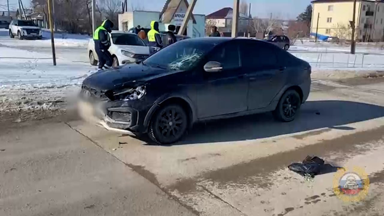 В Калаче-на-Дону пьяный водитель LADA Vesta сбил женщину на пешеходном переходе   ДТП случилось 2 марта в 07:40 на улице Кирова,151. Пешеход пересекала дорогу по нерегулируемому переходу.   Пострадавшую госпитализировали, но, несмотря на старания врачей, она скончалась в больнице.    Подписаться