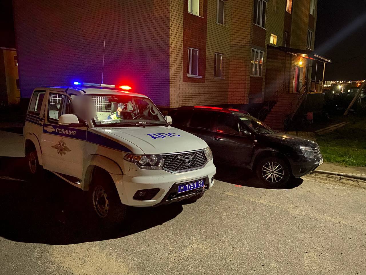 В Аксарке автоинспекторы задержали нетрезвого водителя без прав 27 августа ночью экипаж ДПС задержал молодого человека 1999 года рождения за рулем Renault При проверке документов полицейские заметили у него явные признаки опьянения что подтвердило освидетельствование Также выяснилось что водитель не имеет права управления В отношении водителя составлен административный материал по ч 3 ст 12 8 КоАП РФ Управление транспортным средством водителем находящимся в состоянии опьянения и не имеющим права управления транспортными средствами Подписаться на Госавтоинспекцию Ямала мвдроссии полиция гибддянао гибдд янао приуральскийрайон