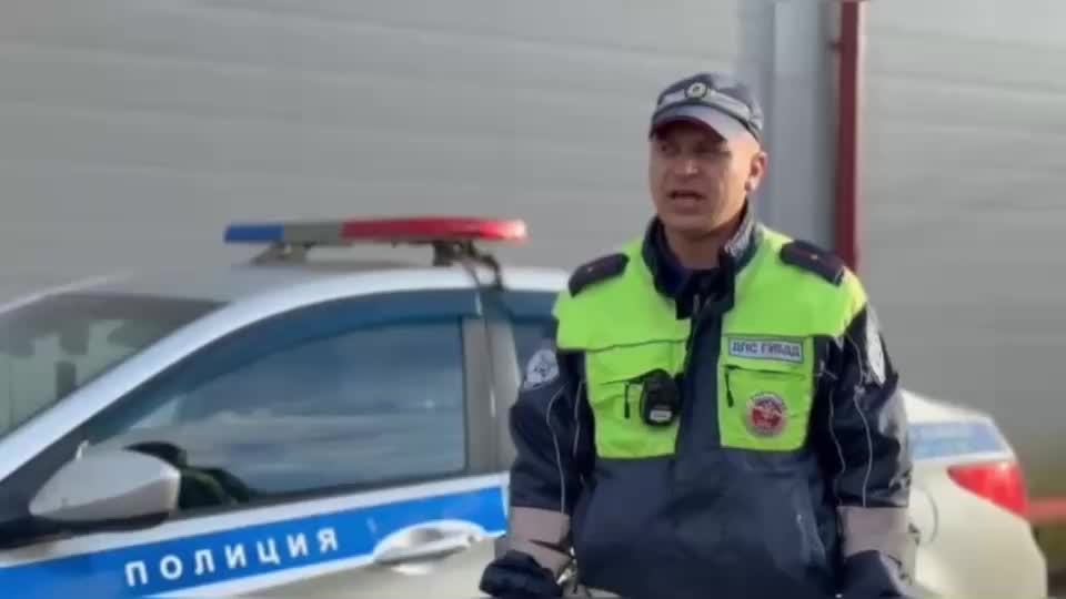 Липецкие автоинспекторы спасли мужчину из горящего дома в Сторожевом