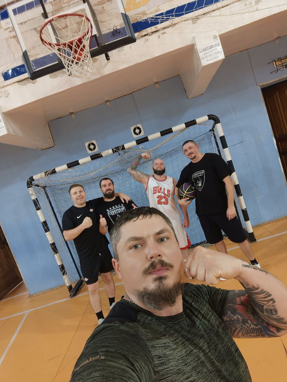 В отделении Северный человек Брянск в воскресенье прошла открытая тренировка по баскетболу Собрались не большой компанией поиграли в баскетбол 3 на 2 и 2 на 3 На игре присутствовали самые ответственные активисты единомышленники соратники из Брянска и области Все остались довольны и приятно уставшими Вместе тренируемся вместе совершаем добрые дела а также формируем настоящее и будущее для себя и своих близких Северный человек разум сила единство Наше ВК объединение vk com sevchelbryansk Северный человек Брянск Всероссийский ресурс Северный человек СЧБрянск