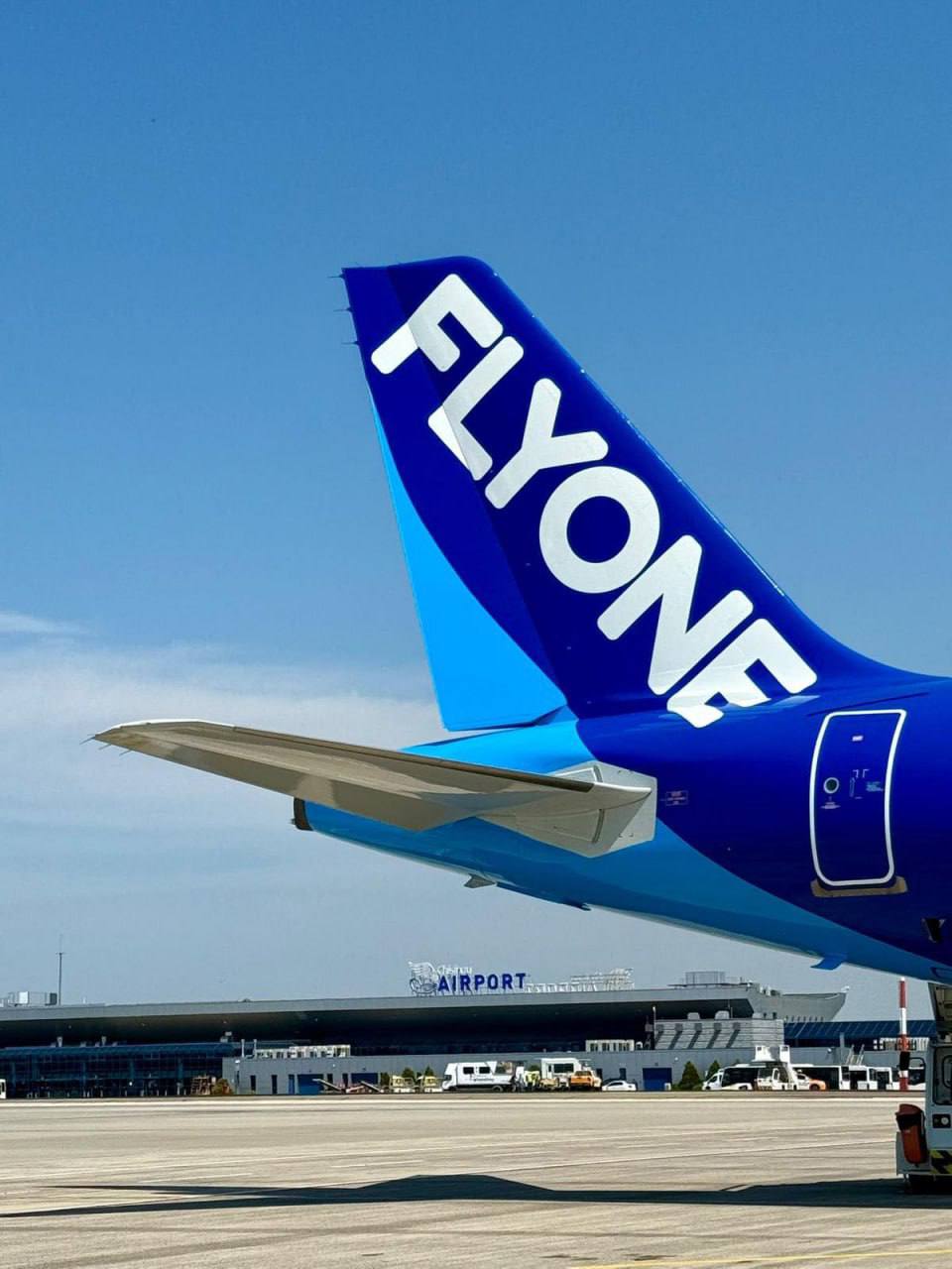 FLYONE расширяет сеть полётов из Кишинёва следующим летом В летнем сезоне 2026 года авиакомпания FLYONE запускает 5 новых маршрутов с вылетом из Международного аэропорта Еуджен Дога Кишинёв Малага Женева Ташкент Бодрум Ираклион Крит Кроме того увеличится количество ежедневных рейсов в Стамбул Париж Дублин Болонью и Тбилиси что даст пассажирам больше гибкости и возможностей для пересадок По данным аэропорта рейсы будут выполняться современной флотилией из 11 самолётов нового поколения базирующихся в Кишинёве