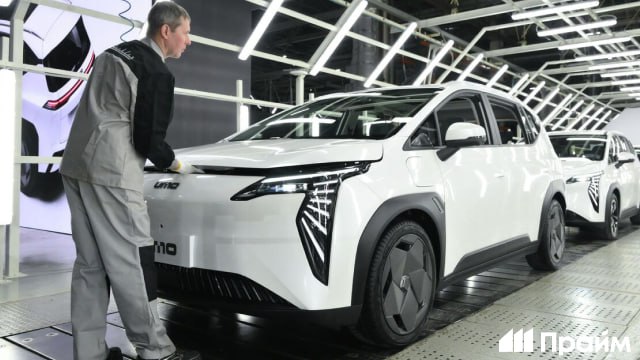 В России начали выпускать электромобили UMO Их производят на заводе Москвич сообщил Мантуров Первой моделью нового бренда стал электрический кроссовер UMO 5 Всего в 2026 году планируют выпустить 3000 единиц Первые сто машин передадут таксопаркам Яндекса в Москве в ближайший месяц Подписывайтесь на ПРАЙМ в MAX