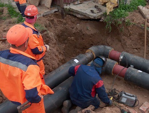 В Калуге временно ограничат движение на улице Чичерина С 8:00 до 20:00 в Калуге на улице Чичерина, в районе доме №14 ограничат движение транспорта и пешеходов. Это связано с проведением ремонта теплосети, сообщает городское хозяйство.