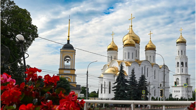 В День крещения Руси в Брянске прошёл крестный ход В полдень с 70-метровой колокольни кафедрального собора раздался колокольный звон «Слава Тебе, Боже!». ƃℾ подписаться прислать новость