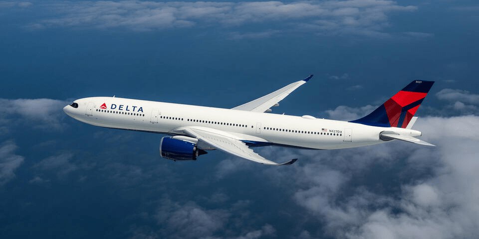 В июле в СМИ обсуждали эксперимент американской авиакомпании Delta, которая, как говорили тогда, планирует отказаться от классического ценообразования в пользу расчёта индивидуальных цен для каждого пассажира.  На фоне критики Delta заявила, что о персонализированных ценах речи не идёт. Её просто не так поняли  vc.ru/travel/2139484