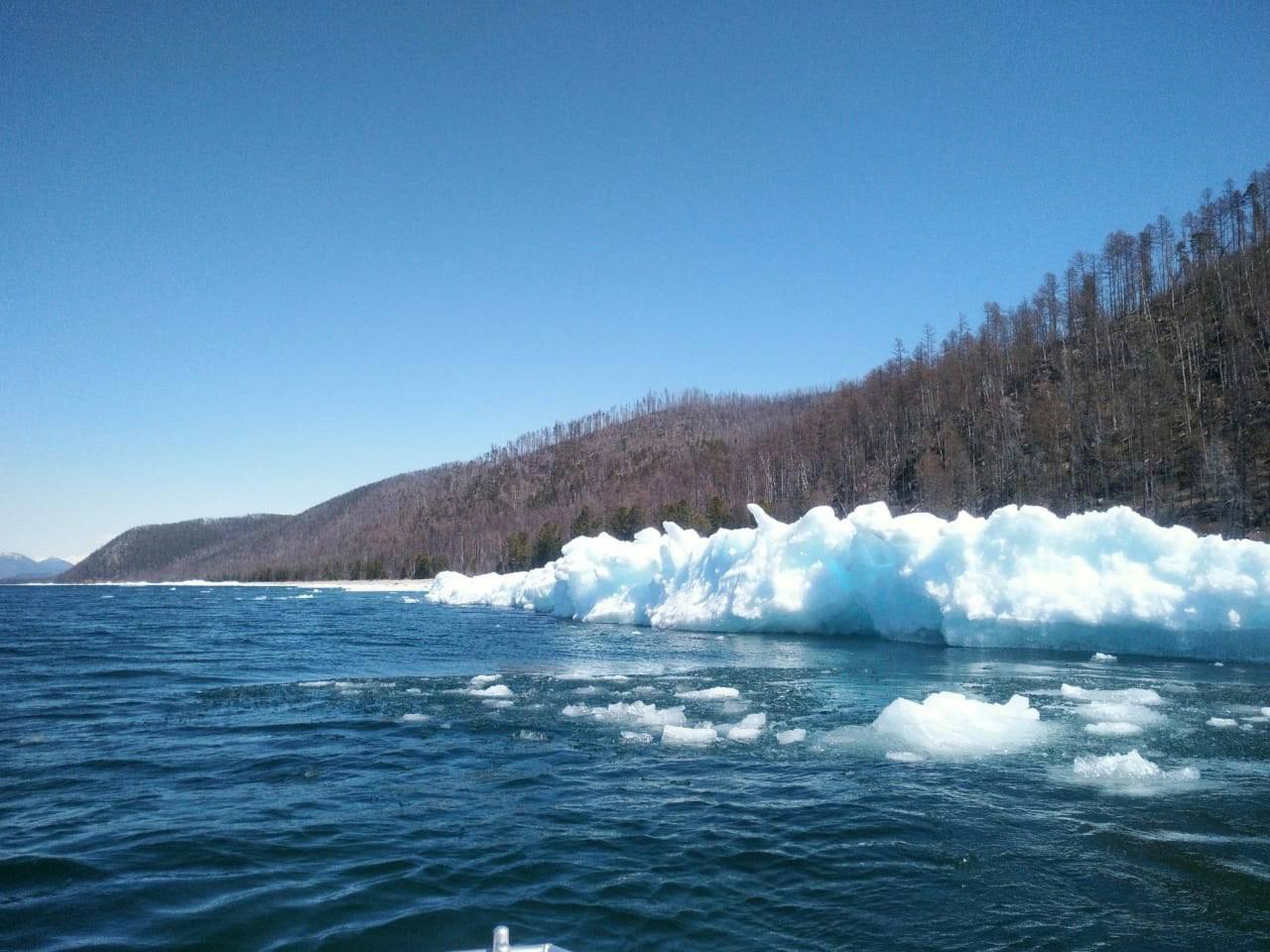 Акции в защиту Байкала пройдут в Иркутске и Улан Удэ 27 декабря Согласованный митинг против закона о сплошных рубках на Байкале начнётся в Иркутске в 13 00 Акция пройдёт на площади Труда сообщил депутат Госдумы Сергей Левченко КПРФ В Улан Удэ на то же время запланирована встреча с депутатом Госдумы Вячеславом Мархаевым Она состоится на Площади Революции На встрече с Мархаевым также обсудят противодействие разработке месторождения апатитов в селе Ошурково В декабре президент РФ Владимир Путин подписал закон допускающий сплошные рубки леса на Байкале Ранее его одобрили в Госдуме голосами единороссов и в Совфеде Подписаться Прислать новость Помочь бустами