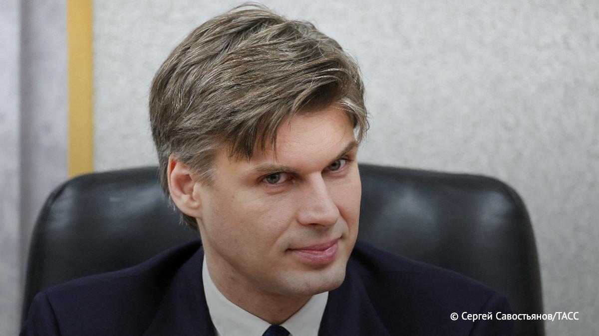 Проект по созданию низкоорбитальной широкополосной спутниковой связи "Рассвет" от компании "Бюро 1440" станет российским ответом Starlink. Об этом заявил глава Роскосмоса Дмитрий Баканов. / Наука