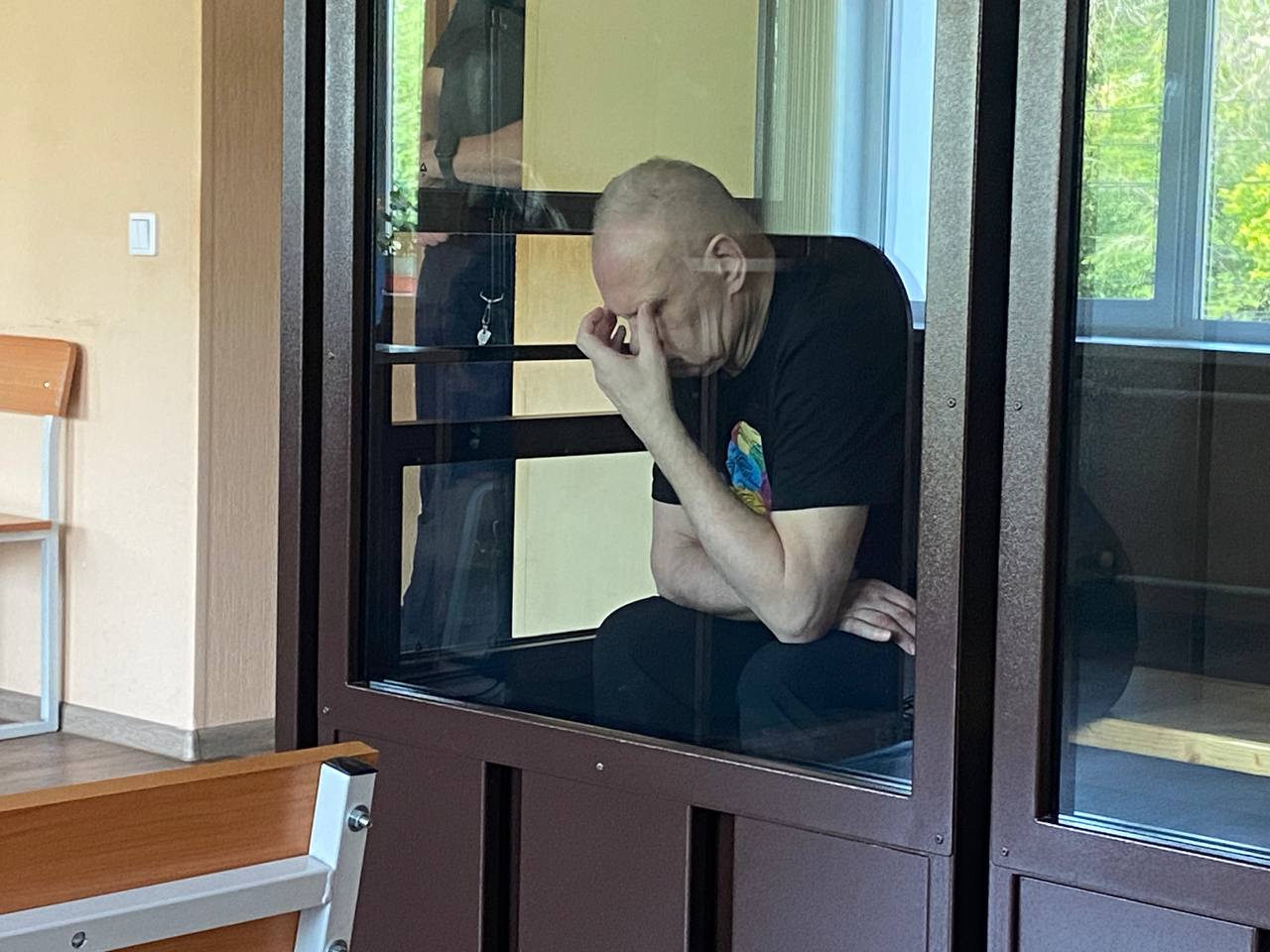 Замглавы челябинского минтранса Харченко инкриминируют взятку смартфоном на день рождения. «Мобильник стоимостью 165 тысяч рублей чиновнику подарили по случаю семейного праздника. Подарок, который он не удосужился задекларировать, теперь превратился во взятку – отрицать которую оказалось бессмысленно», - утверждают источники «ПиГ». Станислава Харченко арестовали в декабре 2024 года по обвинению в злоупотреблении должностными полномочиями. По версии следствия, чиновник не проконтролировал должным образом исполнение контракта на ремонт дорог с фирмой Мясника Закояна. Однако ущерб нанесенный бюджету, полностью отнесли на счет бизнесмена. Главный политический канал Урала