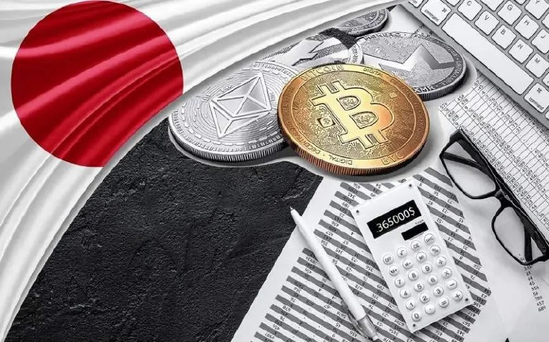 Япония введёт законодательный запрет на инсайдерскую торговлю криптовалютой Финансовое законодательство Японии готовится включить криптовалюты в перечень инструментов запрещённых для торговли на основании закрытой внутренней информации Как сообщило издание Nikkei регулятор намерен принять поправки регулирующие этот аспект рынка цифровых активов До сих пор японский закон о финансовых инструментах и биржах не охватывал сферу криптоторговли в плане предотвращения злоупотреблений инсайдерской информацией Регулирование осуществлялось преимущественно усилиями отрасли и отдельных компаний участвующих в рынке Новый законопроект позволит финансовым органам инициировать расследование случаев подозрительных сделок и привлекать виновных к ответственности вплоть до уголовного преследования Для криптовалют специфическим вызовом станет идентификация круга лиц обладающих привилегированной информацией поскольку многие цифровые активы не имеют официального эмитента