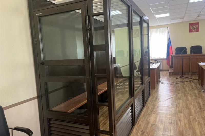 Виновница смертельной аварии на Камчатке отправится в колонию вместо условки 27 летнюю жительницу Петропавловска Камчатского насмерть сбившую пешехода отправили в колонию поселение Апелляция отменила условный срок ДТП произошло в декабре 2024 года женщина нарушила правила при перестроении и сбила 26 летнюю пешеходку на переходе пострадавшая умерла в больнице Суд первой инстанции дал виновнице ДТП 2 года условно и 3 года без прав но прокурор обжаловал приговор Однако государственный обвинитель обратился с апелляционным представлением указав на несправедливость такого решения Краевой суд согласился и заменил наказание на реальный срок в колонии поселении Подписаться Прислать Чат