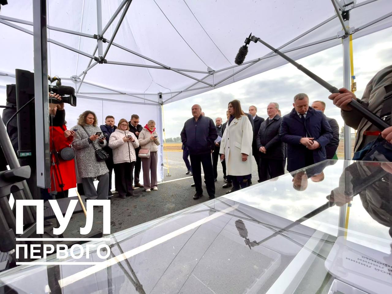 Меньше говорить больше делать Лукашенко дал четкое указание по сельскому хозяйству Вопросы развития птицеводства в центре внимания рабочей поездки Президента в Солигорский район Главе государства было доложено что сегодня сев озимых завершится В будущем году в Беларуси будет полный запрет на отчуждение земель сельхозназначения Лукашенко ставит задачу получать урожаи зерновых в Беларуси не ниже 11 миллионов тонн Когда будет своя перепелка Лукашенко доложили о развитии Солигорской птицефабрики Подписывайтесь sbbytoday