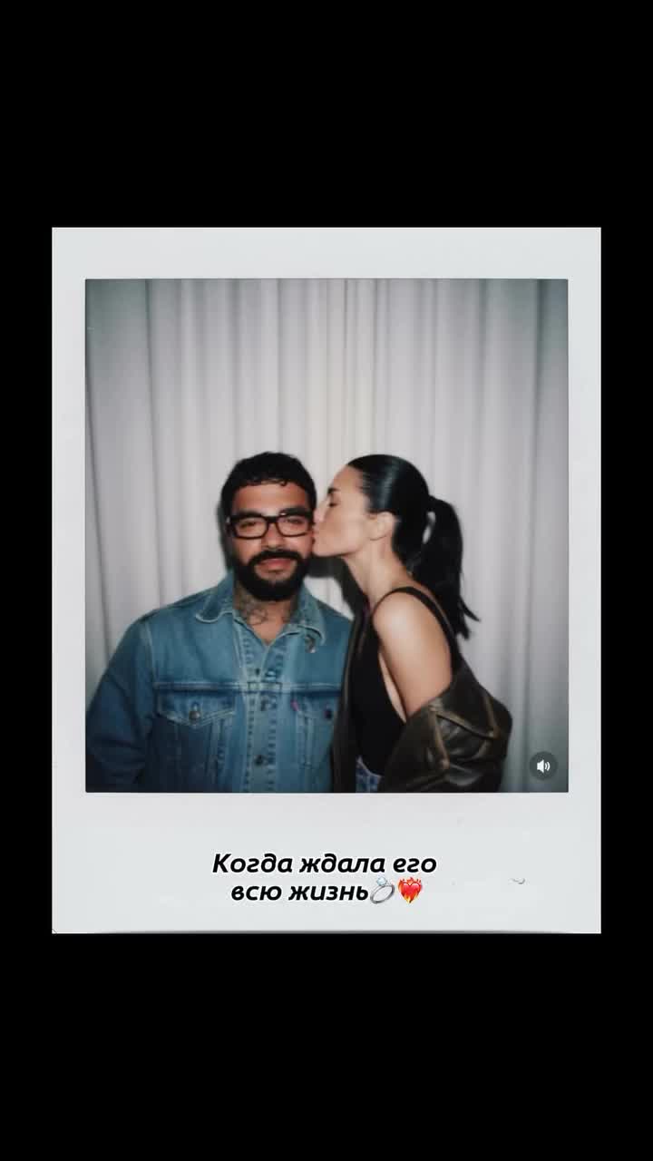 Новый промпт для создания реалистичных фоток со звездами в стиле Polaroid