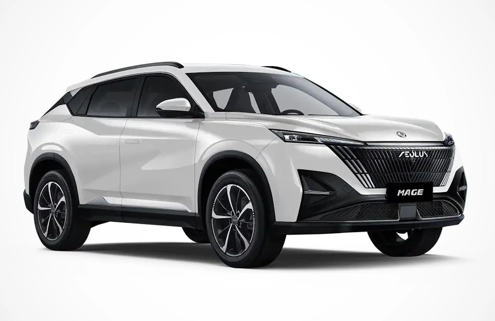Объявлены цены на новые кроссоверы Dongfeng для России: модель Mage стоит от 2 850 000 рублей, модель Huge — от 2 990 000 рублей. Техника у автомобилей одинаковая: бензиновый турбомотор 1.5 197 л. с. , роботизированная коробка, передний привод.