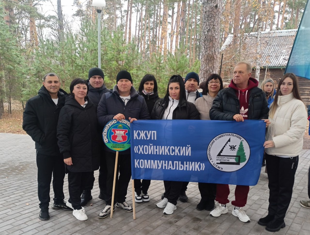 Тем временем в Гомельском районе стартовала XXV зимняя областная спартакиада среди коллективов жилищно-коммунального хозяйства области.  Участие в ней принимает и команда КЖУП "Хойникский коммунальник".  Плавание, стрельба, настольный теннис и дартс - землякам предстоит показать свои навыки в этих видах спорта.  Болеем за наших и не забываем ставить лайк