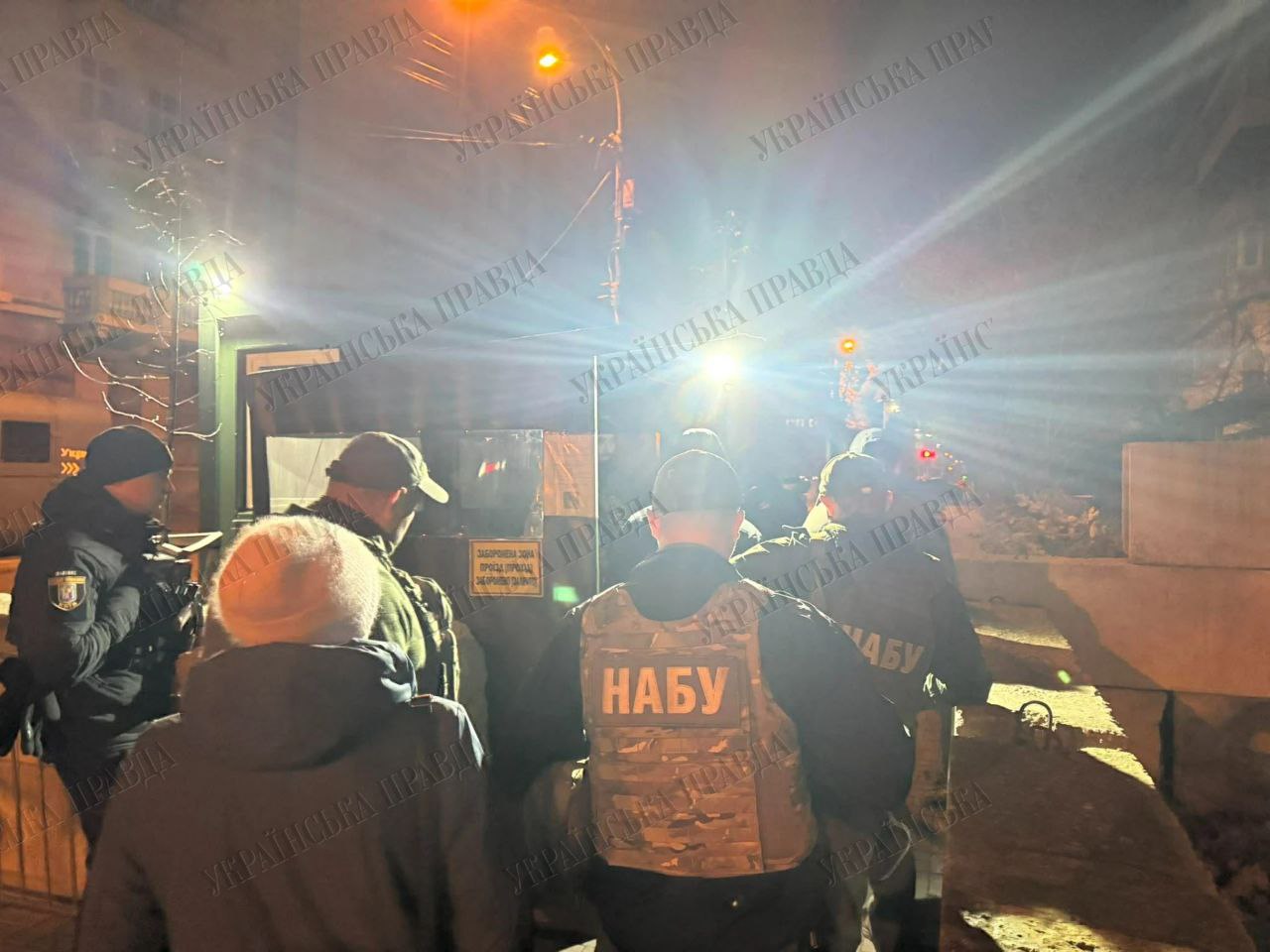 Обыски у Ермака ведутся в правительственном квартале пишет УП и публикует фото с места событий