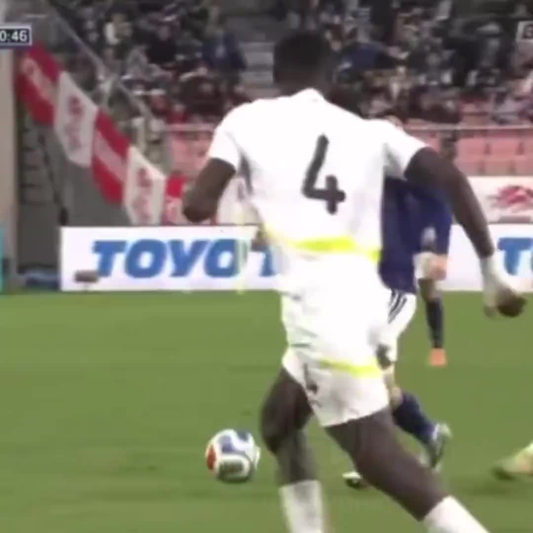 Футболист Абу Фрэнсис получил травму в матче Японии и Ганы и пропустит ЧМ-2026