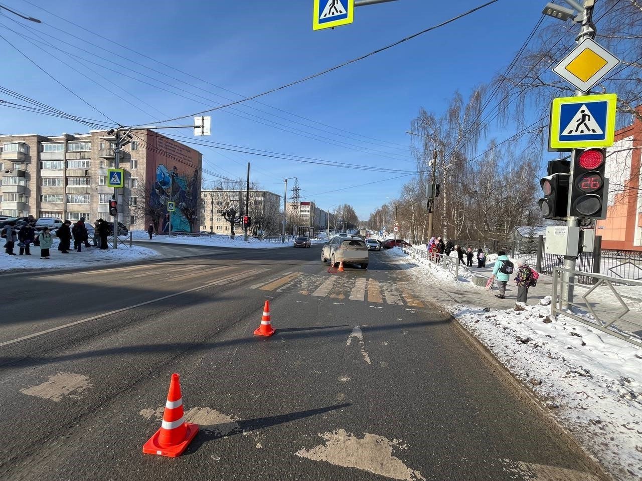 В Нововятске около школы сбили ребенка  Вчера днем на ул. Советской водитель автомобиля «Kia Sportage» совершил наезд на 7-летнего мальчика. В результате ДТП несовершеннолетний получил травмы.   Подписаться