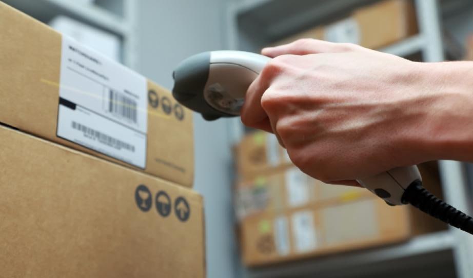 В Казани работница маркетплейса присвоила товары на 73 тысячи Суд Казани признал сотрудницу маркетплейса виновной в мошенничестве на сумму более 73 тыс. рублей. Она присвоила возвращенные товары, не передавая их на склад. Как сообщили в прокуратуре, женщина вину признала и ущерб возместила. Ей назначили условное наказание — 1 год лишения свободы с испытательным сроком 1,5 года. Подпишитесь: