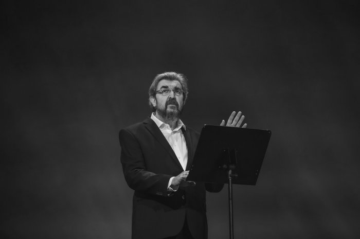 С Игорем Золотовицким простятся 17 января С ректором Школы студии МХАТ Игорем Золотовицким простятся 17 января в Московском Художественном театре где актер служил с 1983 года Гражданская панихида начнется в 10 00 на Основной сцене МХТ им Чехова В 13 00 пройдет отпевание в Храме Софии Премудрости Божией в Средних Садовниках После чего Игоря Золотовицкого похоронят на Троекуровском кладбище Заслуженный артист РФ скончался сегодня 14 января Причиной смерти стало онкологическое заболевание Фото сайт МХТ им Чехова Подписаться на Театрал Поддержать донатом