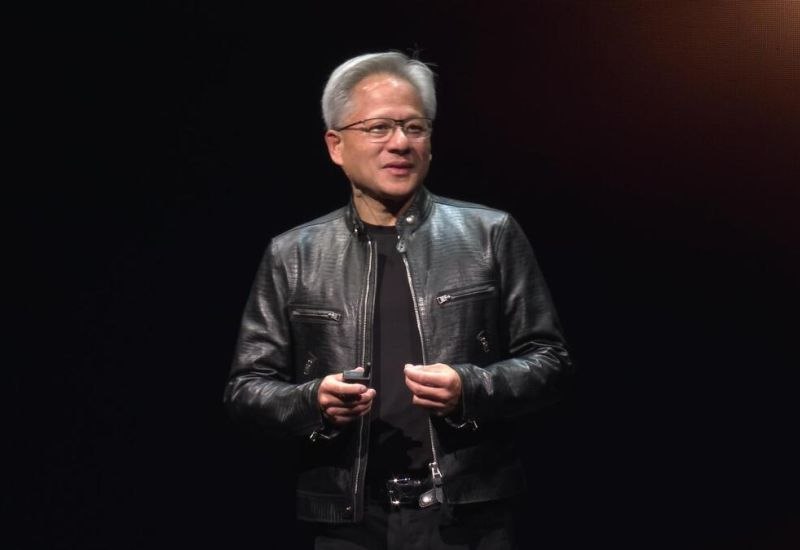 Китайские техногиганты успели заказать у Nvidia ускорителей H20 на миллиарды долларов до введения запрета на их поставку Правила экспортного контроля США во второй президентский срок Дональда Трампа Donald Trump были модифицированы таким образом, что созданные Nvidia в конце 2022 года для поставок в Китай ускорители вычислений H20 попали под запрет. По некоторым данным, китайские клиенты компании успели заказать этих ускорителей более чем на $12 млрд, прежде чем было объявлено о санкциях.