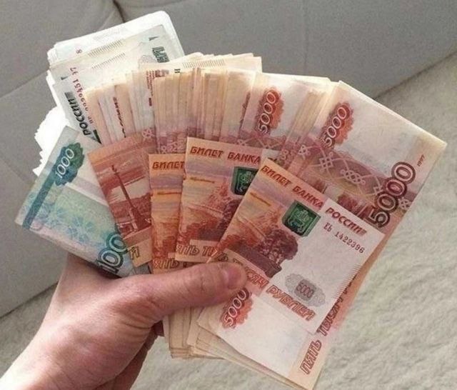 Зарплаты на Ямале заметно выросли В первом квартале 2025 года средняя номинальная зарплата в округе выросла на 11% — до 162 335 ₽. Реальный рост с учётом инфляции составил 3,1%. Более половины жителей региона получают свыше 100 тыс. рублей — ЯНАО занимает первое место в России по темпам роста зарплат. Согласны? #Ямал #Зарплаты #ЖителиЯмала