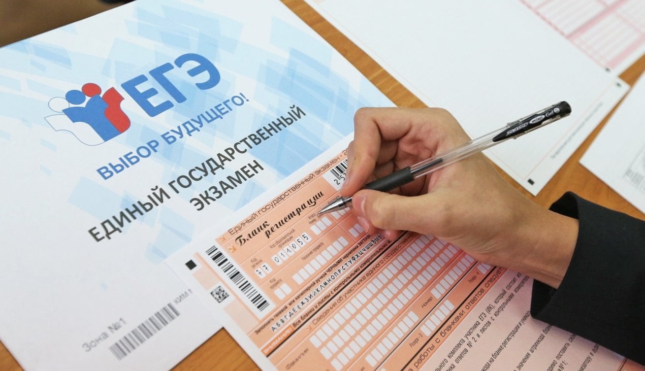 Более 200 школьников удалили с ЕГЭ за нарушения за первые два дня, 70 из них – за использование телефона, сообщил глава Рособрнадзора Анзор Музаев.   ‍  Рособрнадзор с момента старта основного периода ЕГЭ получил более 300 замечаний и предложений от родителей-наблюдателей за процедурой проведения экзамена.