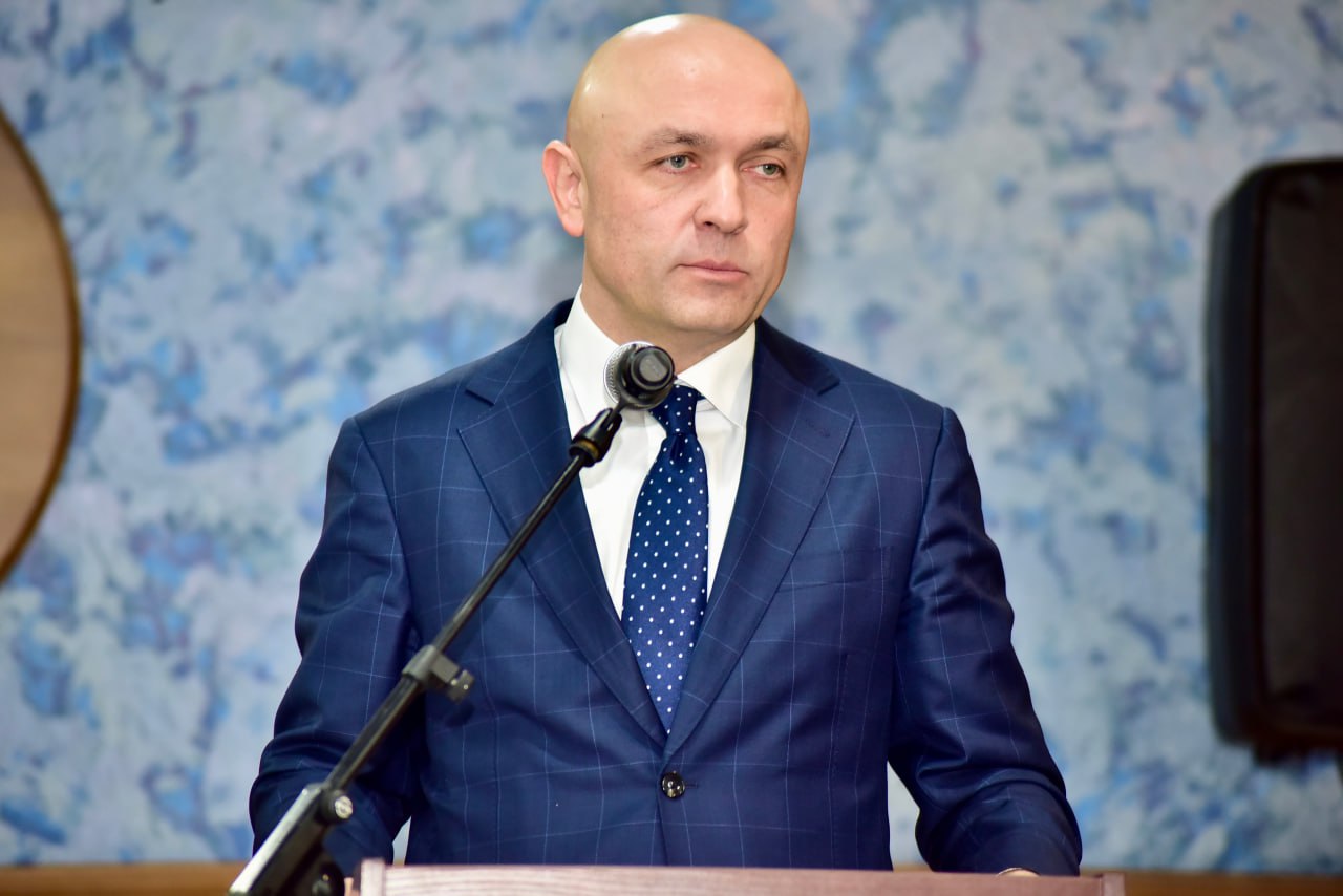 Мэром Орла стал Юрий Парахин Сегодня решение о переизбрании озвучили на заседании горсовета Кандидатов на пост главы города было двое действующий мэр Юрий Парахин и зампредседателя Общественной палаты Орловской области Владимир Лагутин Кандидатуру Юрия Парахина поддержали 28 депутатов Интересные новости здесь