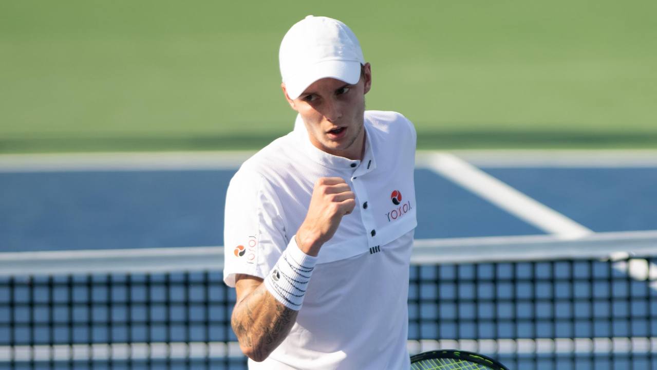 Александр Бублик стал чемпионом турнира ATP 250 в Китае В финале он обыграл француза Валентина Ройе За победу Бублик получил 154 980 долларов призовых и 250 очков которые поднимут его на 16 ю строчку рейтинга ATP это лучший результат в его карьере За 2025 год Бублик выиграл 4 турнира