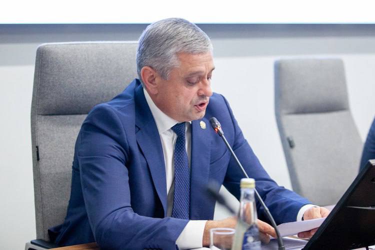 Экс министр экологии РТ Александр Шадриков переходит работать в минприроды РФ Он займет должность руководителя одного из подразделений министерства сообщил БИЗНЕС Online источник в кабмине РТ Накануне нашему изданию стало известно что Шадриков покинул пост министра экологии и природных ресурсов Татарстана Причины при этом не раскрывались ℹ  Подпишитесь на БИЗНЕС Online