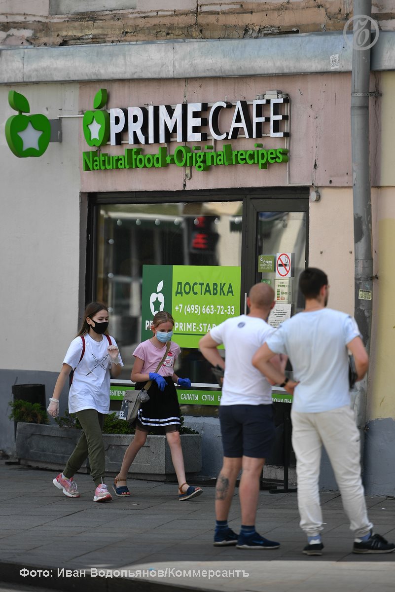 Основатель ресторанного холдинга Pinskiy Co Антон Пинский выкупил неназванную долю сети с готовой едой Prime насчитывающей 80 закусочных в Москве и оцениваемой в 1 млрд руб у Аркадия Новикова который стоял у ее истоков Эксперты не исключают что такой шаг был необходим на фоне снижения популярности сети Из за этого часть заведений может сменить вывеску на принадлежащую Антону Пинскому сеть Stars Coffee Впрочем и кофейни в этом году столкнулись с падением трафика Подписывайтесь на Ъ Оставляйте бусты