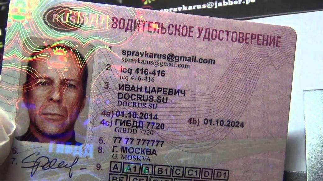 В Уссурийске мужчина пытался обменять поддельные права на российские 32 летний житель Уссурийска принес в ГИБДД поддельное водительское удостоверение Республики Беларусь надеясь получить российские права без экзаменов Инспекторы сразу заподозрили подделку документ отправили на экспертизу которая подтвердила что права фальшивые Мужчина признался что не смог сдать экзамены и решил купить удостоверение за 200 000 рублей Возбуждено уголовное дело по статье 327 УК РФ использование заведомо поддельного документа Подозреваемый находится под подпиской о невыезде Прислать новость MrUssuriysk Наш Чат