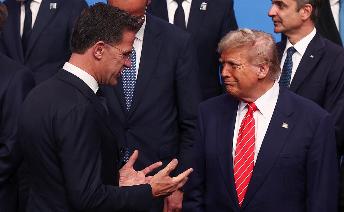 Генсек НАТО Марк Рютте объяснил, почему назвал Дональда Трампа "папочкой".   "Я думаю, он [Дональд Трамп] заслуживает всяческих похвал", — сказал он, отвечая журналистам Sky News на саммите НАТО в Гааге.  По словам Рютте, президент США — это хороший друг, который "реально повлиял" на рост инвестиций в НАТО. Генсек Североатлантического альянса также похвалил Трампа за жёсткую позицию в отношении Ирана.  "В вопросе Ирана он принял "очень прицельные решения", чтобы обеспечить невозможность создания Ираном ядерного оружия", — сказал Рютте.       Отправить новость