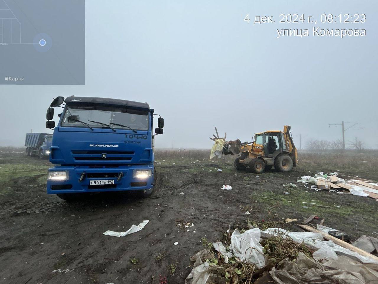 По Комарова в посёлке Российском, вблизи железной дороги, устраняют незаконную свалку  Наибольшая часть отходов здесь  — строительные, которые свозят «серые» мусорщики. Очистку проводит администрация совместно с предпринимателями, работающими в посёлке Российском. Работы по ликвидации несанкционированных свалок в этом районе будут продолжаться, пока вся территория не будет освобождена полностью.   Для предупреждения повторных фактов образования несанкционированных свалок рассматривается возможность организации патрулирования полицией и установки камер видеонаблюдения. Аналогичные меры применялись в Индустриальном. Это гарантированно поможет привлечь к ответственности нарушителей санитарного порядка.