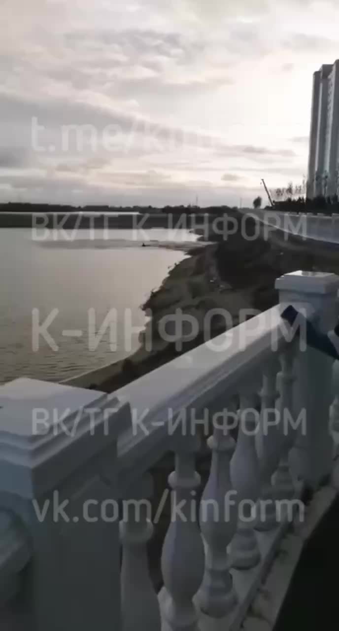 В Сургуте обрушилась набережная у ЖК «Георгиевский»