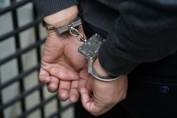 В Наманганской области задержаны сотрудники Миграционной службы за взятки при направлении граждан в Корею В отношении сотрудников Миграционной службы занимавшихся незаконной отправкой граждан в Южную Корею за денежное вознаграждение возбуждено уголовное дело   English O zbek tilida Ўзбек тилида На русском