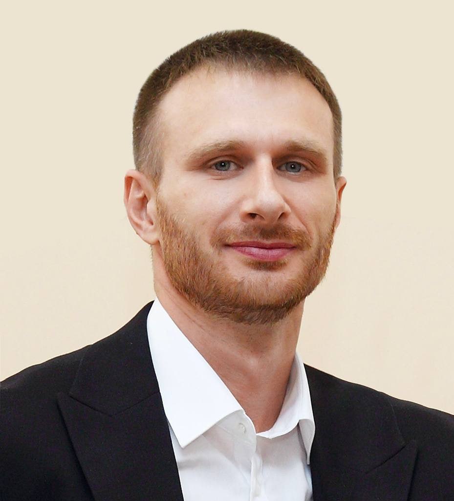 Исполняющий обязанности главы Ленинского района избавился от приставки и о Мэр Томска Дмитрий Махиня назначил главой администрации Ленинского района Станислава Кербера исполнявшего обязанности главы с июля после увольнения Андрея Дороша Кербер работает в администрации Ленинского района с 2010 года в последнее время он занимал пост замглавы администрации по вопросам ЖКХ застройки и землепользования О личной жизни чиновника известно немногое ему 38 лет в 2010 году окончил ТУСУР увлекается спортом в 2022 году участвовал в любительском футбольном турнире Фото телеграм канал Дмитрия Махини Подписывайтесь на tv2news1 и присылайте нам свои новости через tv2today bot