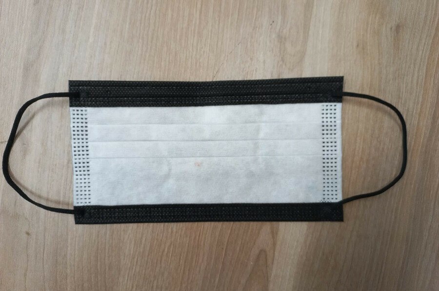 В связи с ростом заболеваемости гриппом ОРВИ и внебольничными пневмониями по решению областной санитарно противоэпидемической комиссии во всех структурных подразделениях Амурской областной клинической больницы введен строгий масочный режим Это касается стационара поликлиники перинатального центра и других подразделениях Ношение медицинских масок обязательно для всех сотрудников пациентов и посетителей Просим отнестись с пониманием и строго соблюдать требование сообщили в Амурской областной клинической больнице Подпишись на Amur life   Мы в МАХ