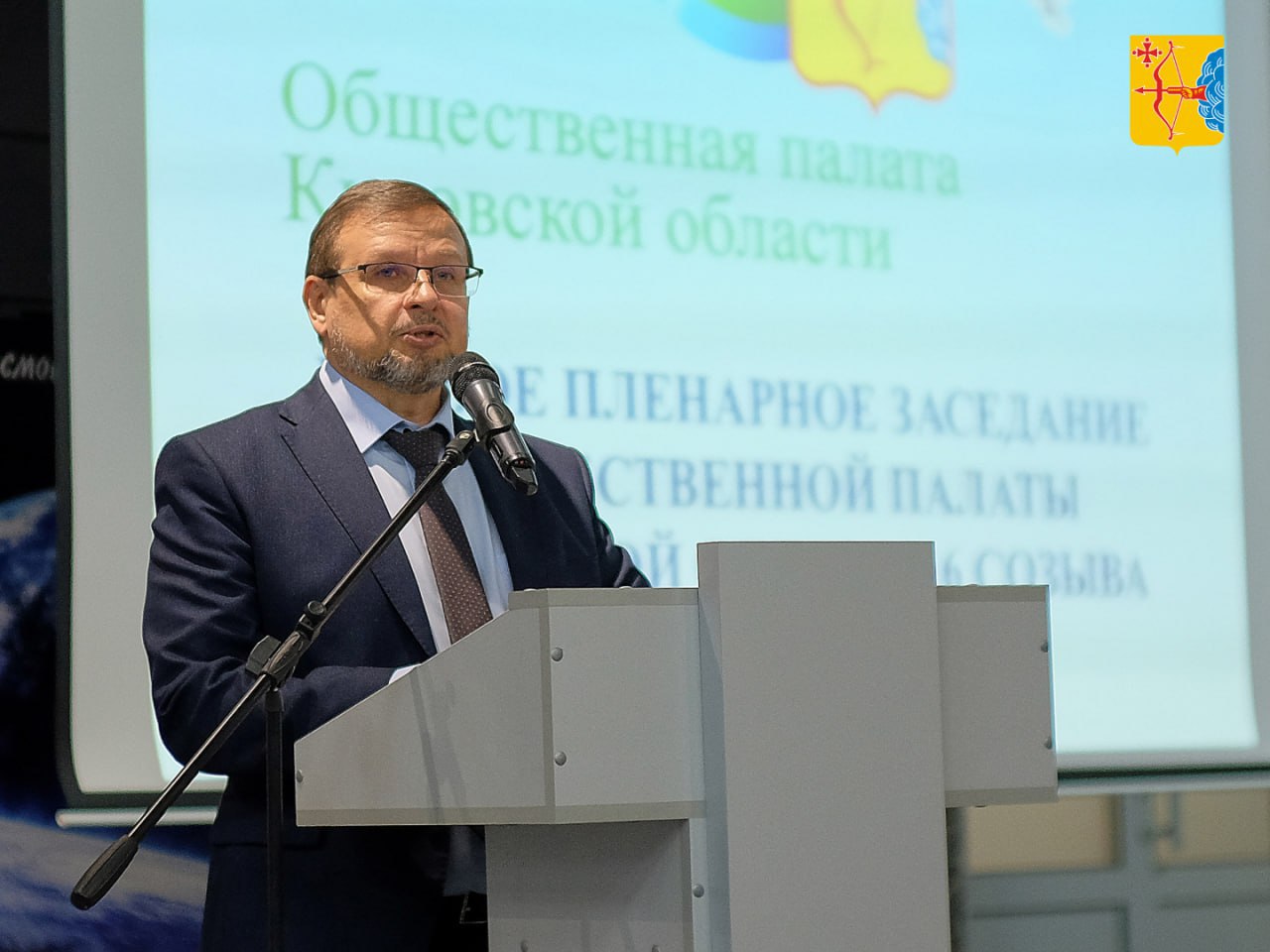 Приоритетность мнения людей одна из основ работы власти Председатель Общественной палаты Кировской области Сергей Улитин прокомментировал прямую линию губернатора Александра Соколова Прямая линия решает как минимум две основные задачи Губернатор в формате онлайн получает информацию от граждан какие вопросы их волнуют что происходит в их населенном пункте что они хотели бы изменить и может делать выводы о состоянии дел о работе местного самоуправления о том что необходимо предпринять сейчас а что предусмотреть в будущем А для самих жителей прямая линия возможность рассказать первому лицу региона о своей проблеме и быть уверенными что их услышали и что волнующий их вопрос будет решен Приоритетность мнения людей одна из основ работы власти и успешности проводимых изменений преобразований любые проекты получают поддержку на месте тогда когда сами жители в них заинтересованы и готовы участвовать в их реализации Подписывайтесь на канал Кировской области в MAX