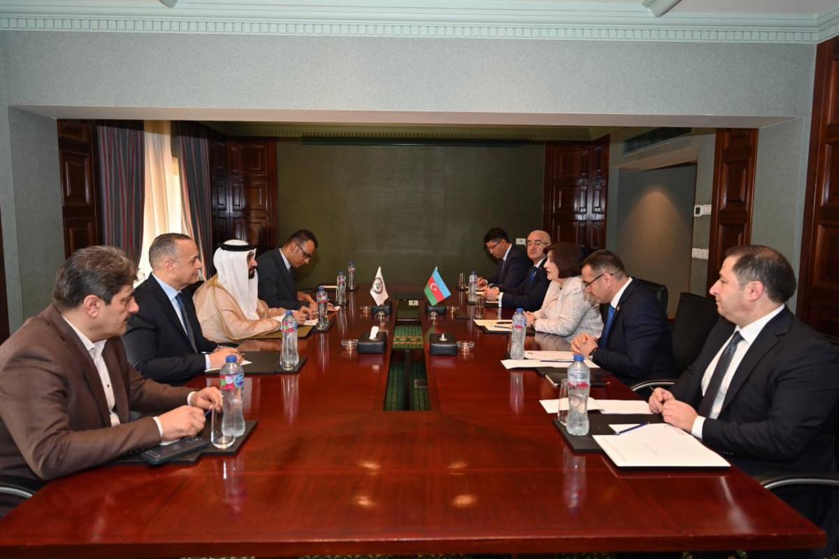 Спикер Милли Меджлиса Сахиба Гафарова провела встречу с президентом Арабского парламента В рамках рабочего визита в Арабскую Республику Египет председатель Милли Меджлиса Сахиба Гафарова встретилась в Каире с президентом Арабского парламента Мохаммедом Аль Ямахи сообщили в отделе по связям с прессой и общественностью Милли Меджлиса vesti az