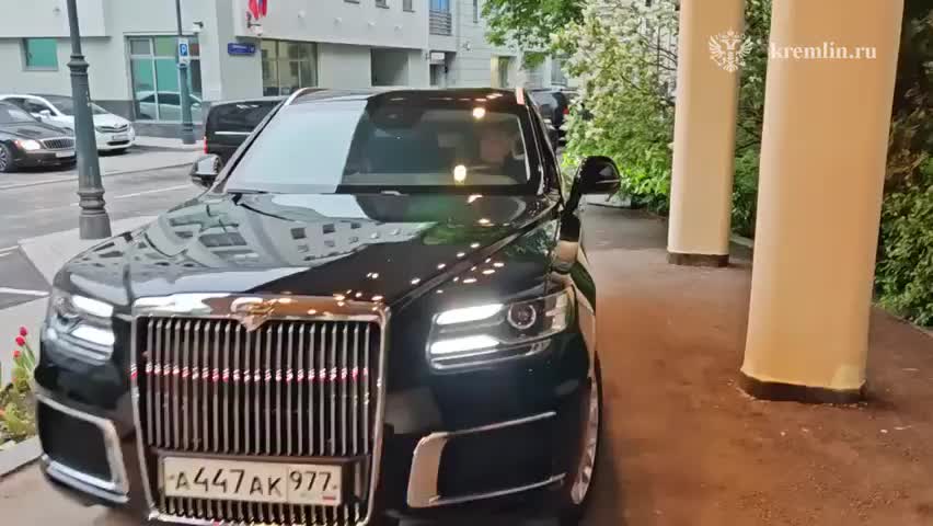 Путин организовал культурную программу для учительницы Веры Гуревич после Парада Победы