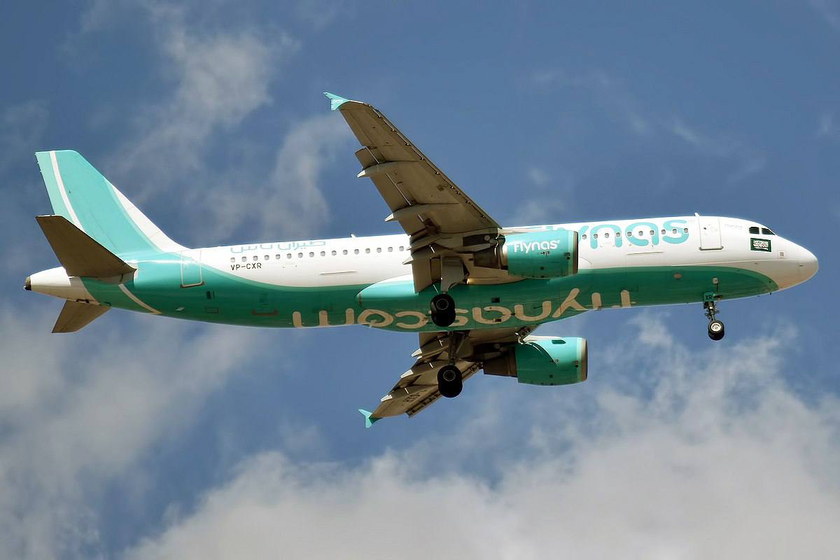Flynas запустит прямые рейсы из Петербурга и Сочи в Эр Рияд Саудовская авиакомпания увеличит число рейсов в Россию В следующем году Flynas запустит прямые регулярные рейсы из Эр Рияда в Петербург и Сочи при этом количество рейсов в Москву увеличится с трех до семи в неделю Об этом рассказал представитель авиакомпании Впервые прямые рейсы из Эр Рияда в Москву запустили в августе А с 23 декабря самолеты авиакомпании начнут летать в Москву из Джидды Таким образом с 23 декабря у нас будет уже шесть рейсов в неделю добавили в авиакомпании Как ранее писал АТОР рейсы между Джиддой и Москвой будут выполняться из аэропорта Внуково три раза в неделю по вторникам четвергам и субботам atorus