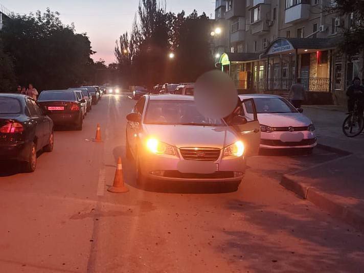Ребенок попал под колеса иномарки в Керчи. Вчера вечером несовершеннолетний внезапно выбежал на дорогу, из-за чего на него наехал "Хендай". Сейчас пострадавший в больнице, рассказали в Госавтоинспекции Крыма. Проверка по факту ДТП на контроле у прокуратуры, сообщили в ведомстве. Крымский мост Новости Крыма