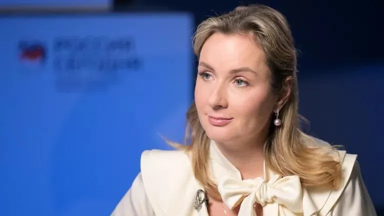 Путин назначил уполномоченную по правам ребёнка Марию Львову Белову председательницей Фонда защиты детей Ранее Международный уголовный суд выдал ордер на её арест за незаконную депортацию несовершеннолетних Аналогичный ордер действует и в отношении самого Путина Фото Алексей Никольский РИА Новости Подписаться Связаться Поддержать Patreon Буст