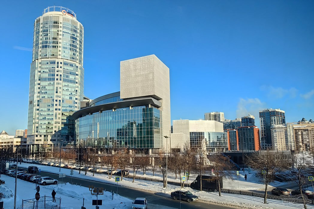 Ельцин Центр отмечает 10 лет поздравление от президента В Екатеринбурге празднуют десятилетие Ельцин Центра В честь юбилея учреждение получило поздравительную телеграмму от президента России Владимира Путина За десять лет центр стал важной культурной площадкой города проводит выставки образовательные программы и фестивали 25 ноября день открытых дверей с бесплатным посещением музея и праздничной программой Подписаться на Уральский меридиан