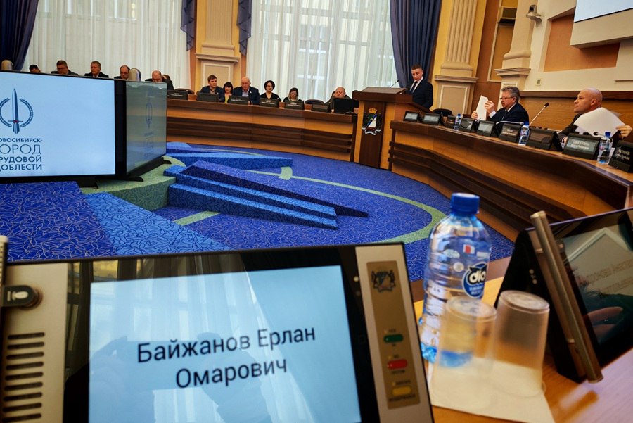 Долги новосибирского МУП Энергия в 2026 году составят два миллиарда рублей Ситуацию в МУП Энергия вновь обсудили на заседании комиссии по городскому хозяйству горсовета Новосибирска Долги у предприятия растут почти в геометрической прогрессии При этом предприятие решено сохранить потому что через него муниципалитет ставит себе на баланс бесхозные сети Подробнее читайте по ссылке INFOPRO54 Фото депутата горсовета Новосибирска Ерлана Байжанова с его страницы ВКонтакте