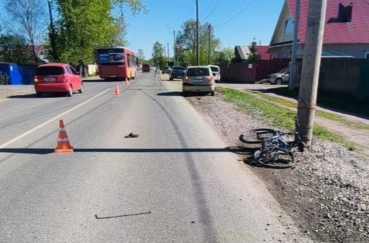 ‼ В Кирове водитель легкового автомобиля сбил велосипедиста. ДТП произошло сегодня на улице П. Корчагина, 153. 60-летний водитель «Хендай Гетс» совершил наезд на 72-летнего велосипедиста, двигающегося в попутном направлении. Велосипедист получил травмы.